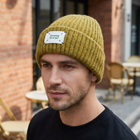 Bonnet en tricot côtelé uni avec étiquette tissée, chaud pour l'hiver, à revers, unisexe, logo personnalisé, vente en gros, motif 100% personnalisable
