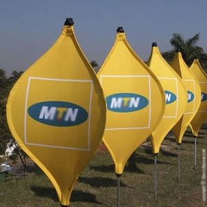 Bandera Giratoria Promocional con Diseño Personalizado Único, Bandera Publicitaria para Ferias Comerciales, Pancarta Publicitaria para Exteriores, Bandera Decorativa para Exhibiciones - Product Image 2