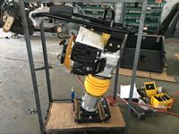 Compacteur vibrant à percussion manuel à essence 4,0 kW 5,5 ch 72 kg avec moteur Locin