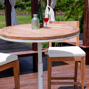 Espace extérieur avec la chaise de bar Cattalina, en fer robuste et en osier artisanal, meuble parfait et élégant - Product Image 5