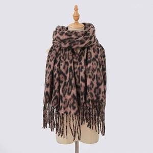 Bufanda de Invierno para Mujer, Diseño de Leopardo, Gruesa, 100% Poliéster, Nueva Moda, Venta al Por Mayor - Product Image 5
