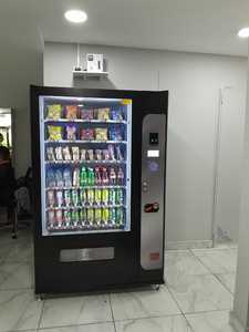Grande machine distributrice de boissons, de collations et d'articles essentiels pour les centres commerciaux et les écoles - Product Image 4