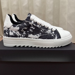 รองเท้าผ้าใบผู้ชายและผู้หญิงคุณภาพสูง ระบายอากาศได้ดี เหมาะสำหรับเดินเล่น ใส่สบาย น้ำหนักเบา สไตล์คลาสสิกสำหรับฤดูร้อน - Product Image 2