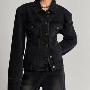 Chaqueta vaquera clásica de moda al por mayor de alta calidad con hombreras y cintura ajustada para mujer - Product Image 1