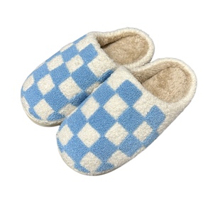 Pantuflas de Felpa Cálidas para Interiores con Diseño a Cuadros Azules, Zapatillas de <span class=keywords><strong>Casa</strong></span> de Forro Polar Cómodas, Unisex para Adultos, Suela Suave - Product Image 2