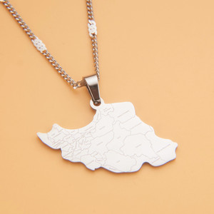 Collane in Acciaio Inossidabile KABA Jewelry con Ciondoli a Forma di Mappa di Varie Città - Product Image 2
