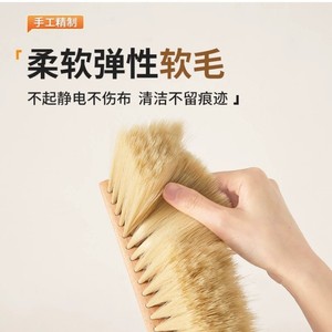 Cepillo para cama con cerdas suaves y mango de bambú para eliminar el polvo y limpiar la cama y las alfombras - Product Image 4