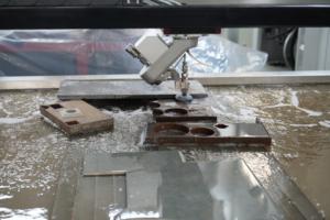 YCWJ 75KW 유리 절단 테이블 워터 제트 절단 유리 기계 - Product Image 4