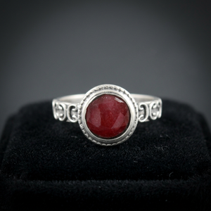 Anillo Vintage con Rubí, Plata de Ley 925, Engaste de Bisel, Gema Redonda Roja, Joyería Fina Unisex - Product Image 3