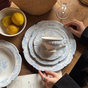 <span class=keywords><strong>Assiette</strong></span> en porcelaine Lelyi, style médiéval français, <span class=keywords><strong>bleu</strong></span> clair, relief floral, écologique, pour le thé de l'après-midi, dessert, <span class=keywords><strong>assiette</strong></span> de style occidental pour la maison - Product Image 2
