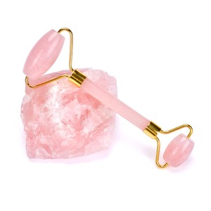 Al por mayor venta caliente hecho a mano puro médico Rosa facial jade rodillo natural - Product Image 2