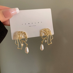 Vente chaude Creative Style Rétro Qute Doux Imitation Perle Creux Conception Fille Fête <span class=keywords><strong>De</strong></span> Mariage Fête Ornements Boucle D'oreille - Product Image 1