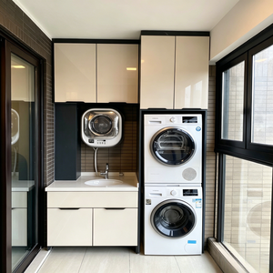 Meuble de balcon sur mesure, panneaux plats blancs, poignées en cuir, lave-linge et sèche-linge intégrés <span class=keywords><strong>Bosch</strong></span>, évier sous plan noir, robinet doré brossé - Product Image 3