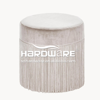 Meubles de salon de luxe, fauteuil lounge et ottoman contemporains en métal avec pompons pour usage hôtelier