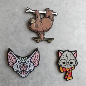 เข็มกลัดโลหะคุณภาพสูงแบบกำหนดเอง ชุบทอง ผลิตจากโลหะผสมสังกะสี สำหรับเป็นของขวัญ - Product Image 4