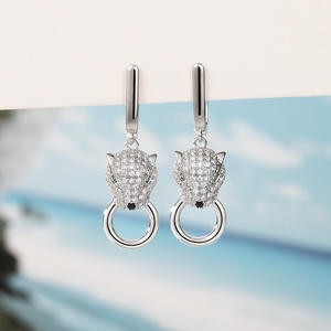 Pendientes de lujo con cabeza de zorro en oro blanco y cristales de imitación, plata 925 chapada en rodio para mujer, joyería de fiesta - Product Image 5