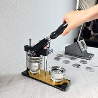 Máquina de Alta Calidad para Hacer Insignias Metálicas de 25/32/37/44/50/56/58/75 mm con Moldes de Varios Tamaños para Insignias Personalizadas
