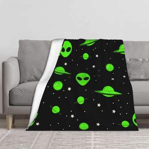 Manta de tiro del universo <span class=keywords><strong>alienígena</strong></span> verde personalizada, diseño sólido, estrellas alegres, cama tamaño King, silla, sofá para coche, maravilloso Cosmos alegre - Product Image 1