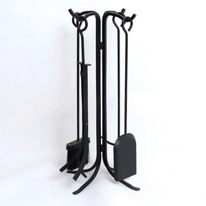 Pour ensemble d'outils de nettoyage de <span class=keywords><strong>cheminée</strong></span> 5 pièces avec support avec pinces à pelle de poker support de brosse ensemble d'outils de <span class=keywords><strong>cheminée</strong></span> - Product Image 1