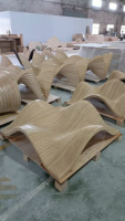 Banc en bois ondulé Y529, banc courbé à lattes pour hall public, sièges d'attente extérieurs pour hôtel, centre commercial, aéroport, mobilier de projet pour salon