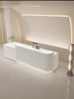 Comptoir de réception moderne et minimaliste en MDF durable pour écoles, hôpitaux, salons de beauté, centres commerciaux, hôtels, magasins de vêtements et caisses.