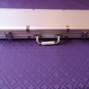 Tout nouveau étui à jetons de <span class=keywords><strong>poker</strong></span> en bakélite 500 pièces argent <span class=keywords><strong>vide</strong></span> avec clés OEM/ODM étui à outils personnalisable avec de légers dommages - Product Image 2