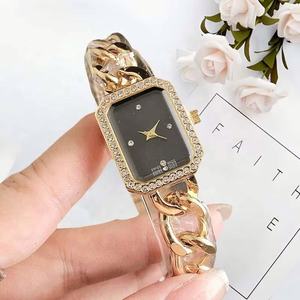 Reloj de Pulsera para Mujer con Esfera Rectangular Plateada, Bisel con Pedrería, Correa de Cadena Gruesa, Elegante Reloj de Cuarzo Suizo - Product Image 4