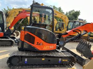 Excavatrice sur chenilles Hitachi ZX50U d'occasion de haute qualité, 5 tonnes, à vendre avec moteur et puissance de creusement élevée - Product Image 4