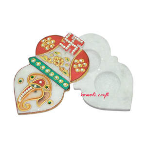 Bandeja de recuerdo de boda de mármol indio con soportes de Kumkum Regalo de devolución tradicional para decoración de ceremonia Pooja, festiva e hindú - Product Image 3