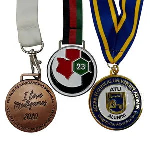 Medalhas de metal para lembrancinhas em estoque no atacado, medalhas esportivas maraton douradas e prateadas de cobre com cordão, medalhas personalizadas