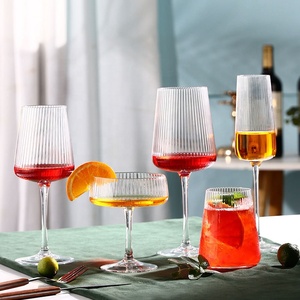 Verrerie à vin rouge en cristal à rayures verticales élégantes et personnalisées Centres <span class=keywords><strong>de</strong></span> table Verre à vin géant transparent pour mariage - Product Image 2