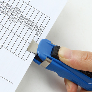 Cortador de Papel Comix B3395 de 75 mm, Tipo Empujable, con Clips de Recambio - Product Image 3