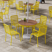 Ensemble table et chaises de jardin en acier inoxydable avec parasol coloré pour les cafés, salons de thé, boutiques de desserts et espaces de loisirs en cour