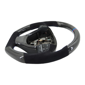Volant de course en fibre de carbone avec options de cuir Nappa et de surpiqûres personnalisées - Product Image 2