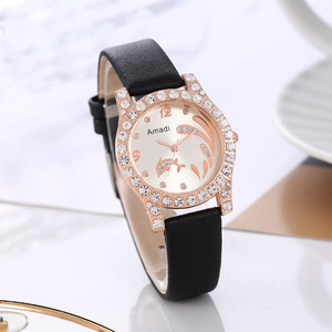 Orologio al Quarzo di Lusso da Donna con Motivo Delfino, Cinturino in Pelle da 20mm, Quadrante con Cristalli e Cassa in Lega - Product Image 1