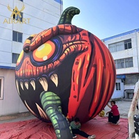 Monstre citrouille gonflable géant créatif tenant une pipe comme décoration d'Halloween, monstre citrouille gonflable effrayant de dessin animé