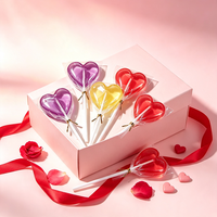 Groothandel op maat gemaakte halal transparante hartvormige harde lolly's gemengde kleuren fruit smaak snoepjes voor Valentijnsdag kinderfeestje cadeau OEM
