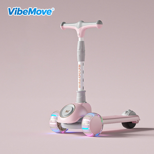 Trottinette pliable à 3 roues pour enfants avec musique et lumières, conception anti-basculement, construction en plastique durable pour les enfants de 3 ans et plus - Product Image 5