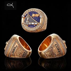 Anillo conmemorativo del Campeonato Golden State Warriors <span class=keywords><strong>de</strong></span> 2018 Fútbol americano, Anillo <span class=keywords><strong>de</strong></span> campeonato, Anillo <span class=keywords><strong>de</strong></span> Campeonato Masculino - Product Image 1