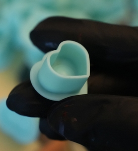 Wholesale 200pcs Heart Tattoo Ink Cups Silicone Pigment <b>Holder</b> Disposable Cup Tattoo Studio Convenient Ink Cup - Product Image 4