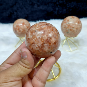 หินคริสตัลซันสโตนธรรมชาติทรงกลม หินตกแต่งที่ให้ความสุข ความเชื่อมั่นในตนเอง ความมั่นใจ คุณภาพการเป็นผู้นำ และพลังชีวิต - Product Image 1