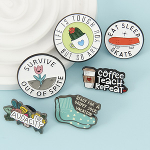 Broche de Aleación con Letras de Moda, Insignia Creativa con Frase Corta en Inglés, Insignia Redonda con Forma de Tulipán - Product Image 3