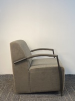 Fauteuil individuel en tissu pour salon d'hôtel et appartement, chaise rembourrée en textile, fauteuil d'appoint commercial moderne avec accoudoirs métalliques courbés