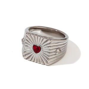 Anello con Sigillo in Acciaio Inossidabile Placcato Oro 18K con Zircone a Cuore, Inciso, Antiossidante, per Fidanzamento e Matrimonio - Product Image 5