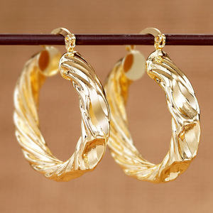 Pendientes de aro trenzados de oro macizo de 18 quilates Lynne Silver para mujer, estilo clásico para uso diario E4440 - Product Image 4