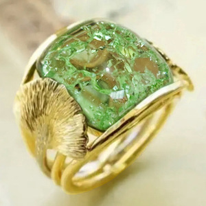 Anello con Foglia di Ginkgo, Texture Verde, Stile Giardino, Elegante Accessorio Moda per Feste e Outfit Quotidiani - Product Image 2