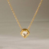 Collana J&D Classica Minimalista in Acciaio Inossidabile Placcato Oro 18K con Delicato Pentagono Geometrico e Zircone Bianco