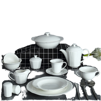 Vente chaude Classique Européenne En Relief Forme Porcelaine Vaisselle Ensemble Assiettes En Céramique 6 Utilisateurs Vaisselle Ensembles Maison Noël