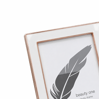 Cadre photo en alliage de zinc au design rectangulaire moderne, bordure blanche brillante et support de table pour marques de cadeaux, directement de l'usine