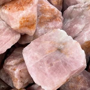 Vente en gros de pierres brutes de <span class=keywords><strong>quartz</strong></span> <span class=keywords><strong>rose</strong></span> de haute qualité, pierres précieuses brutes de grande taille pour la décoration de la maison - Product Image 5